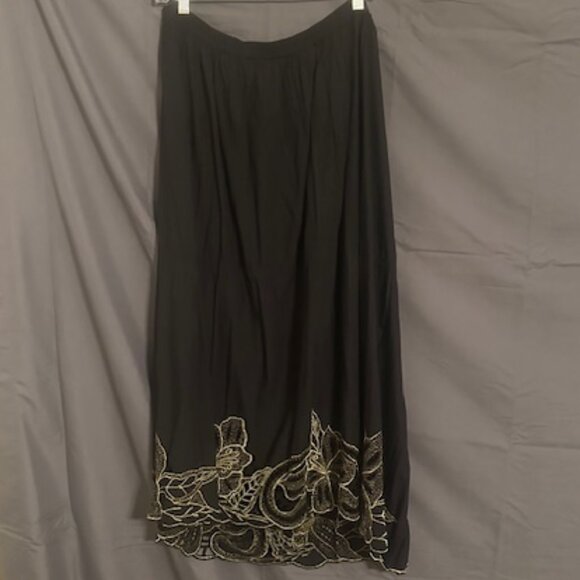 Dresses & Skirts - BEAUTIFUL Black and Gold Skirt Size 2X